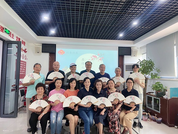 同春社区开展“喜迎七一，海棠依旧”活动