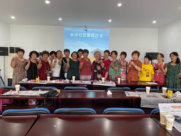 长浜社区开展居民DIY自制口红活动